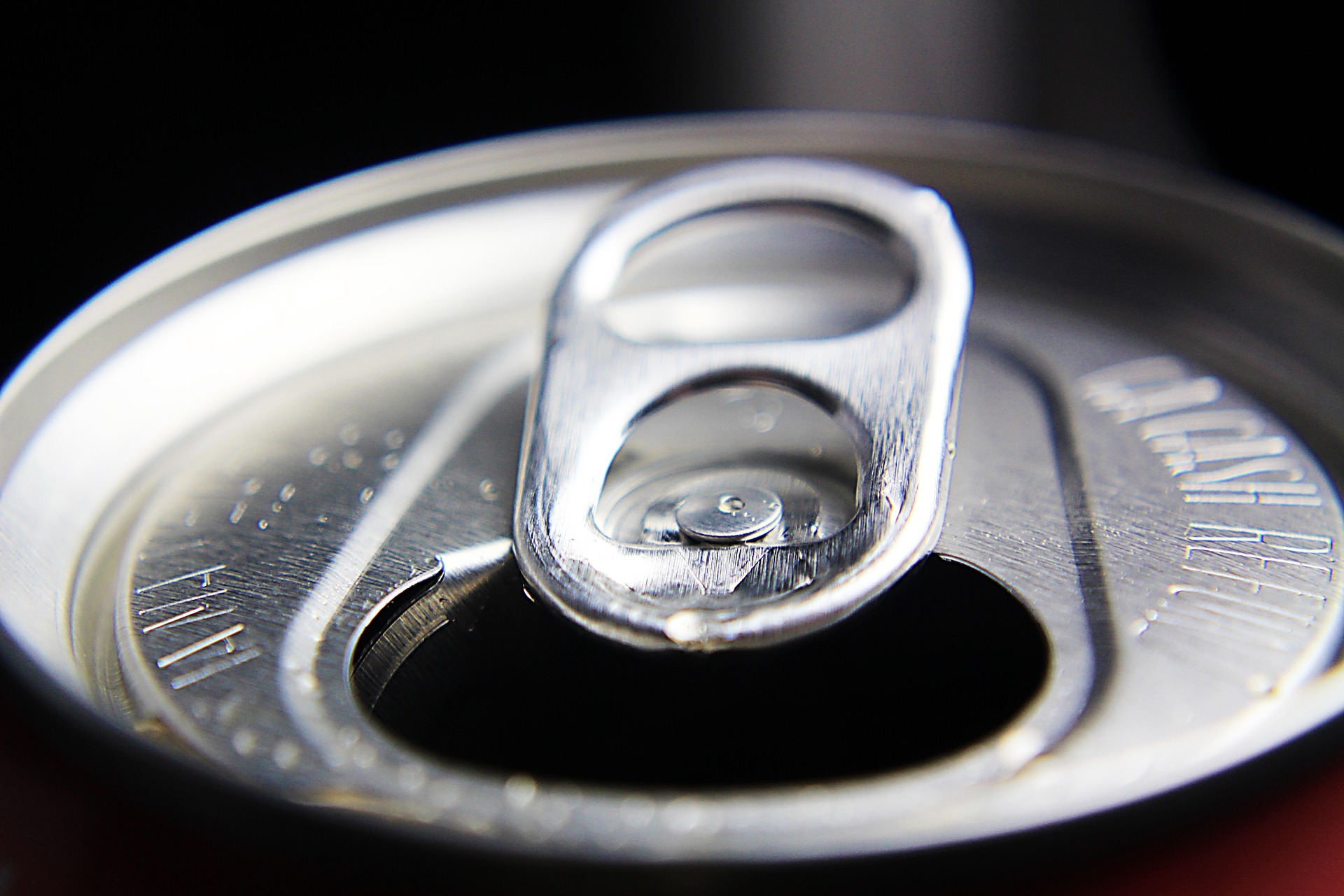 Top of an open aluminum soda can.